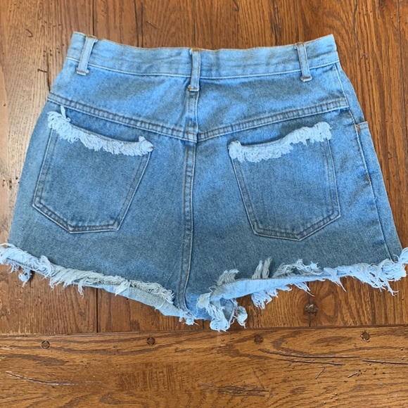 The Beverly Hills Denim Company Cut-off Jean Shorts Women’s Frayed Zip Size 9/10 - Picture 3 of 7